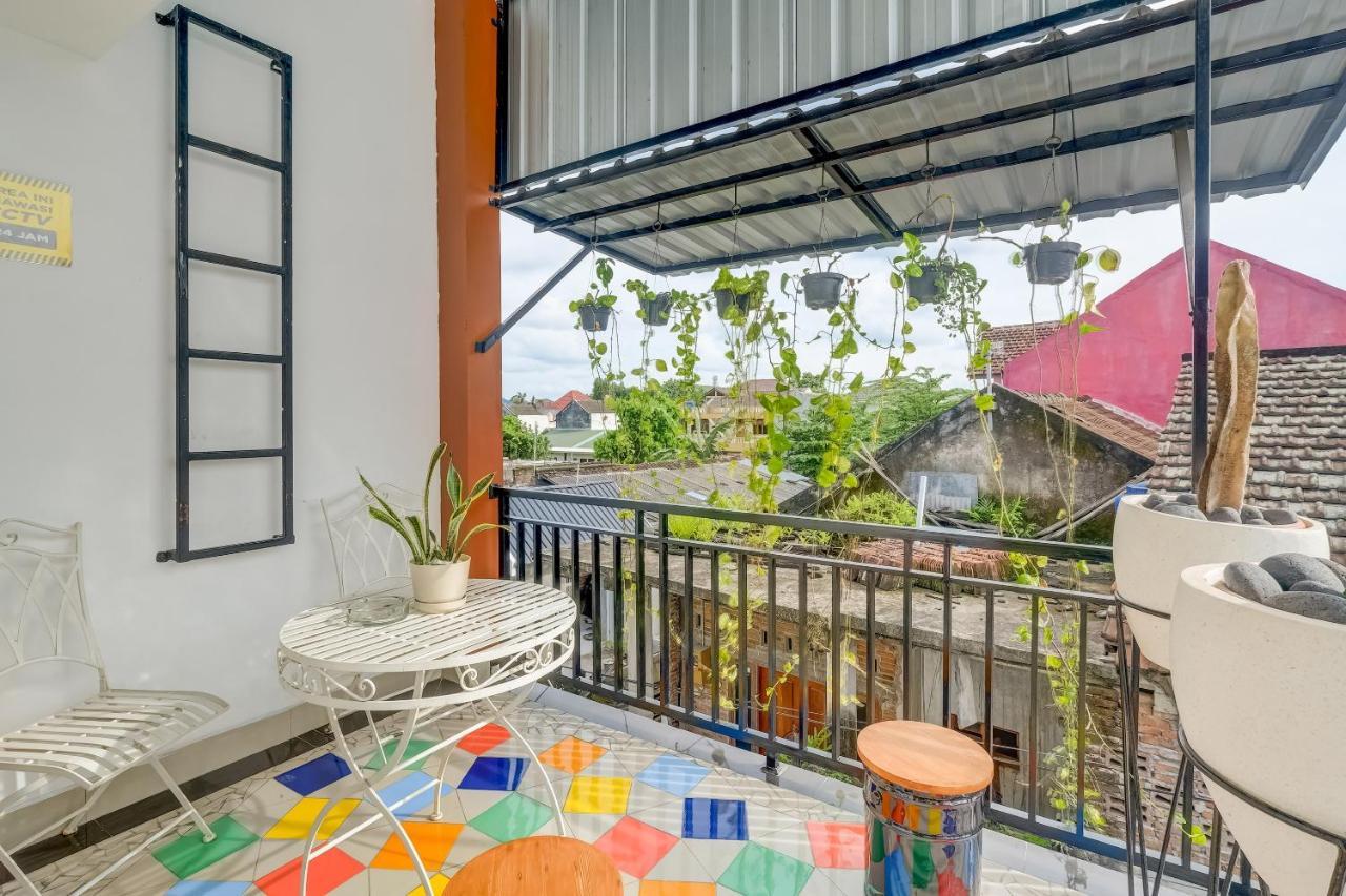 Super Oyo 3496 Griya Gayatri Syariah Hotel Melati Eksteriør billede