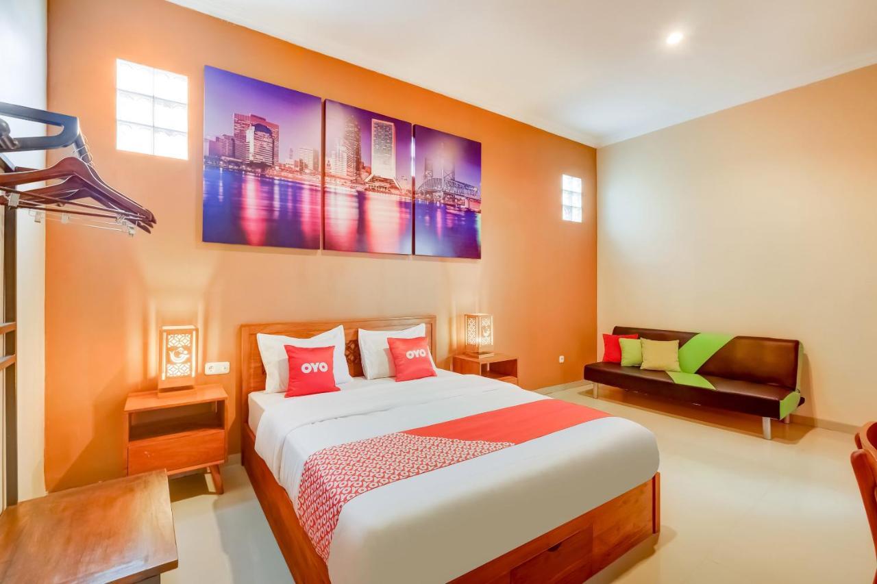 Super Oyo 3496 Griya Gayatri Syariah Hotel Melati Eksteriør billede
