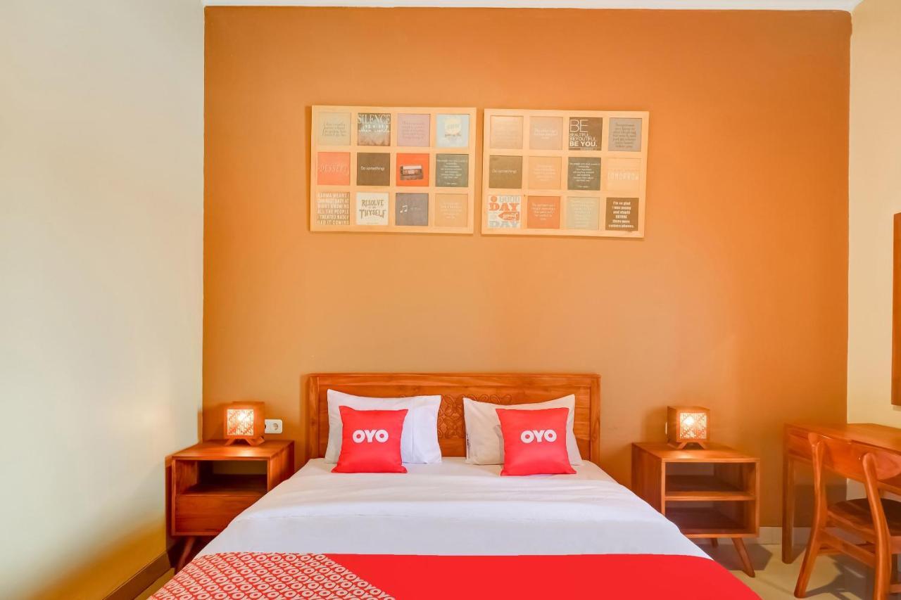 Super Oyo 3496 Griya Gayatri Syariah Hotel Melati Eksteriør billede