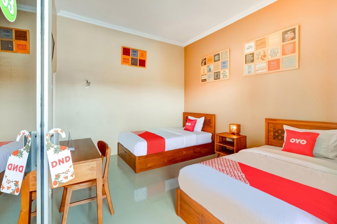 Super Oyo 3496 Griya Gayatri Syariah Hotel Melati Eksteriør billede