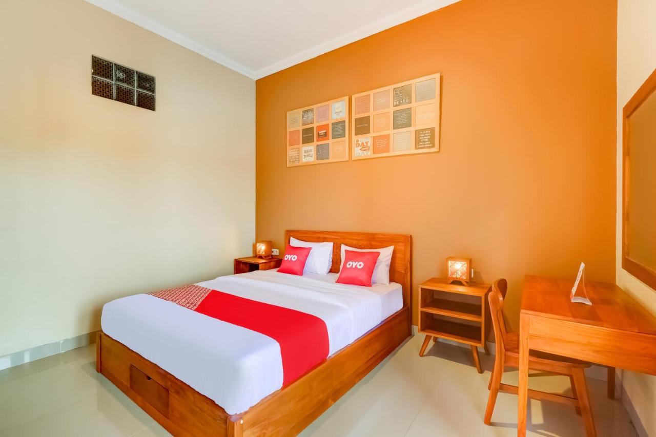 Super Oyo 3496 Griya Gayatri Syariah Hotel Melati Eksteriør billede